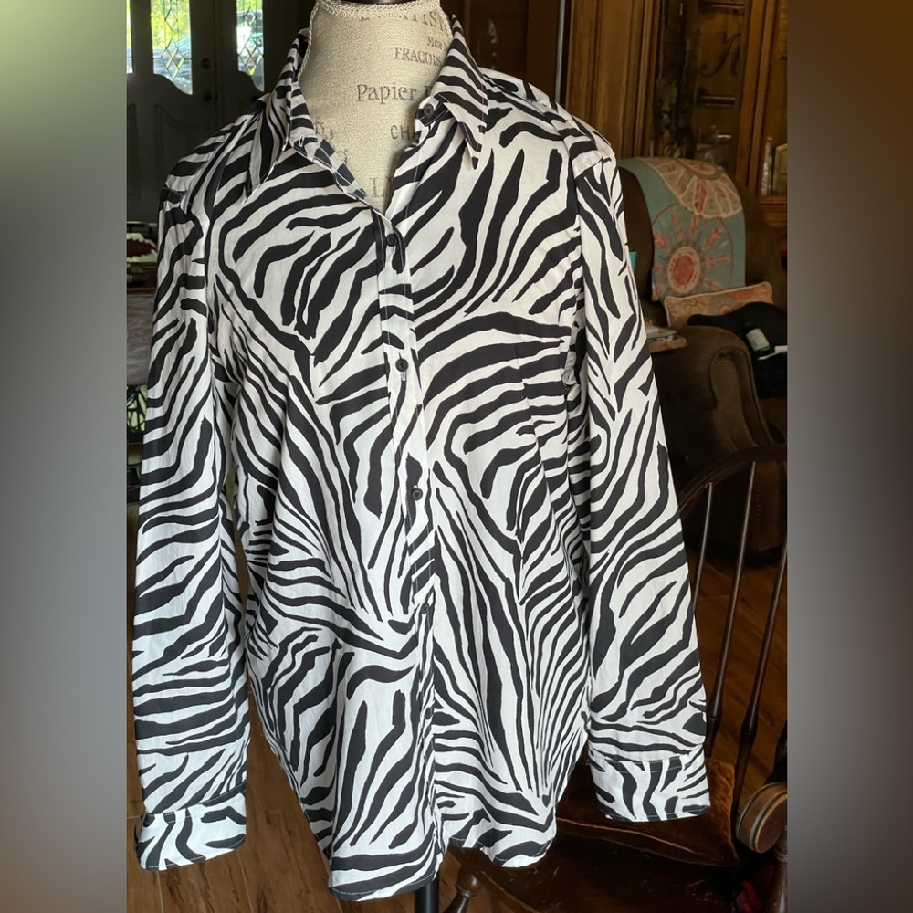 Chaps classic zebra print shirt size XL, EUC